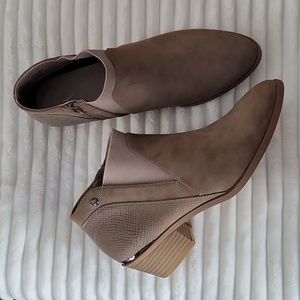 Vera Wang Skylark sueded bootie in sand